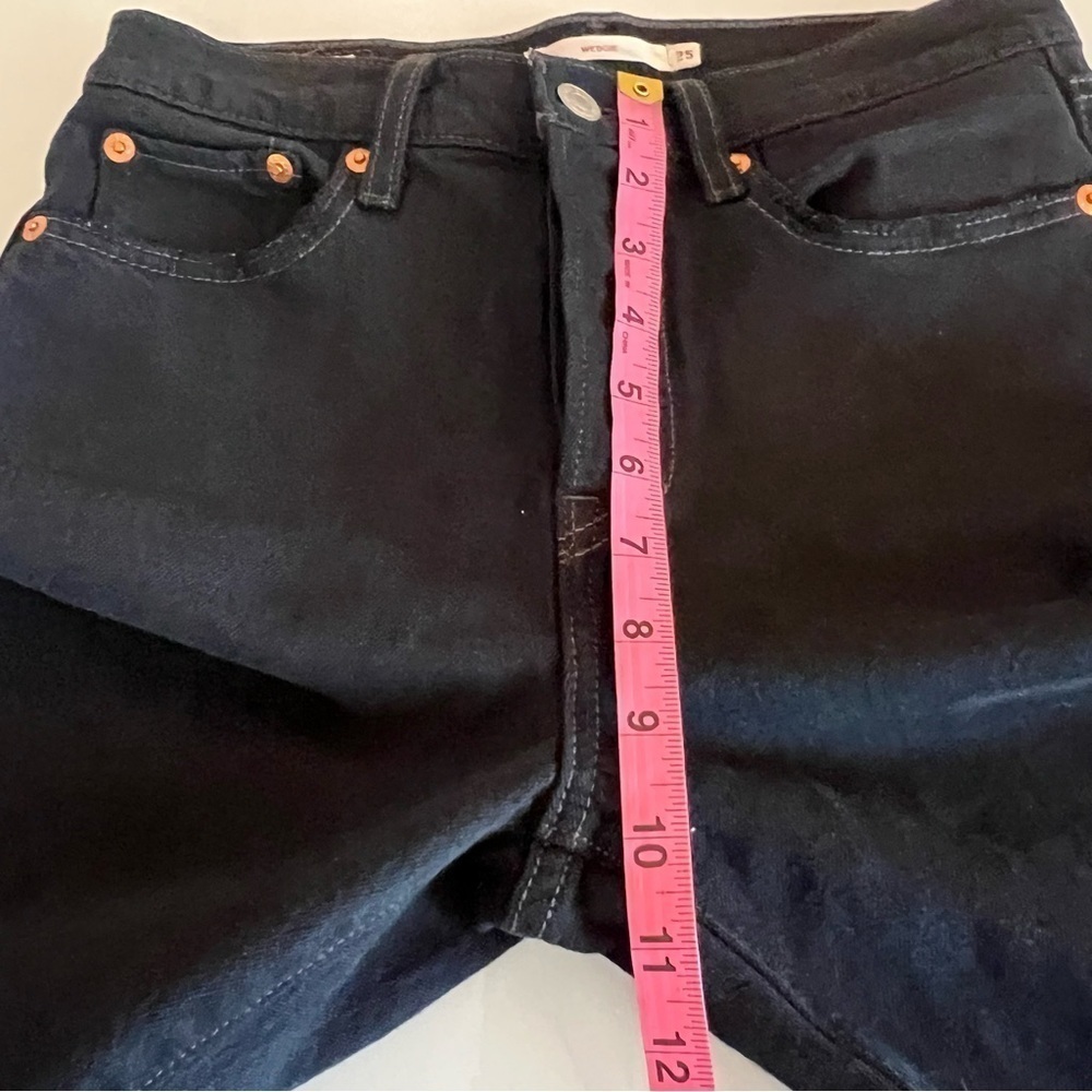 LEVI’S Wedgie Skinny Jeans Black Distressed High Rise Raw Hem 25 - Picture 14 of 16